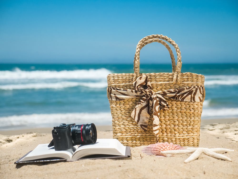 Beach bag styles: reasons to use them on your beach day